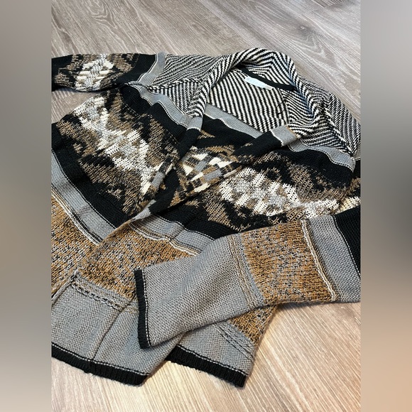 Patterned Cardigan Size Large - Picture 2 of 7